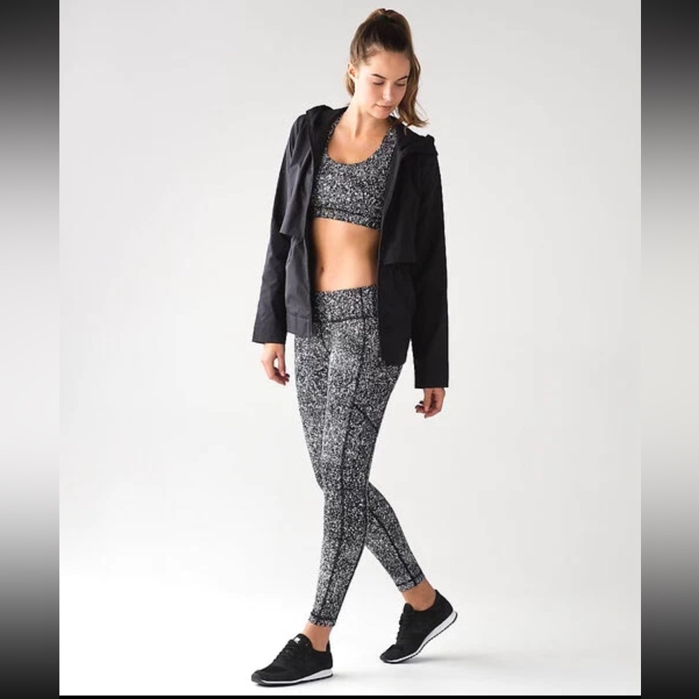 Lululemon black and white compression leggings Sz 2